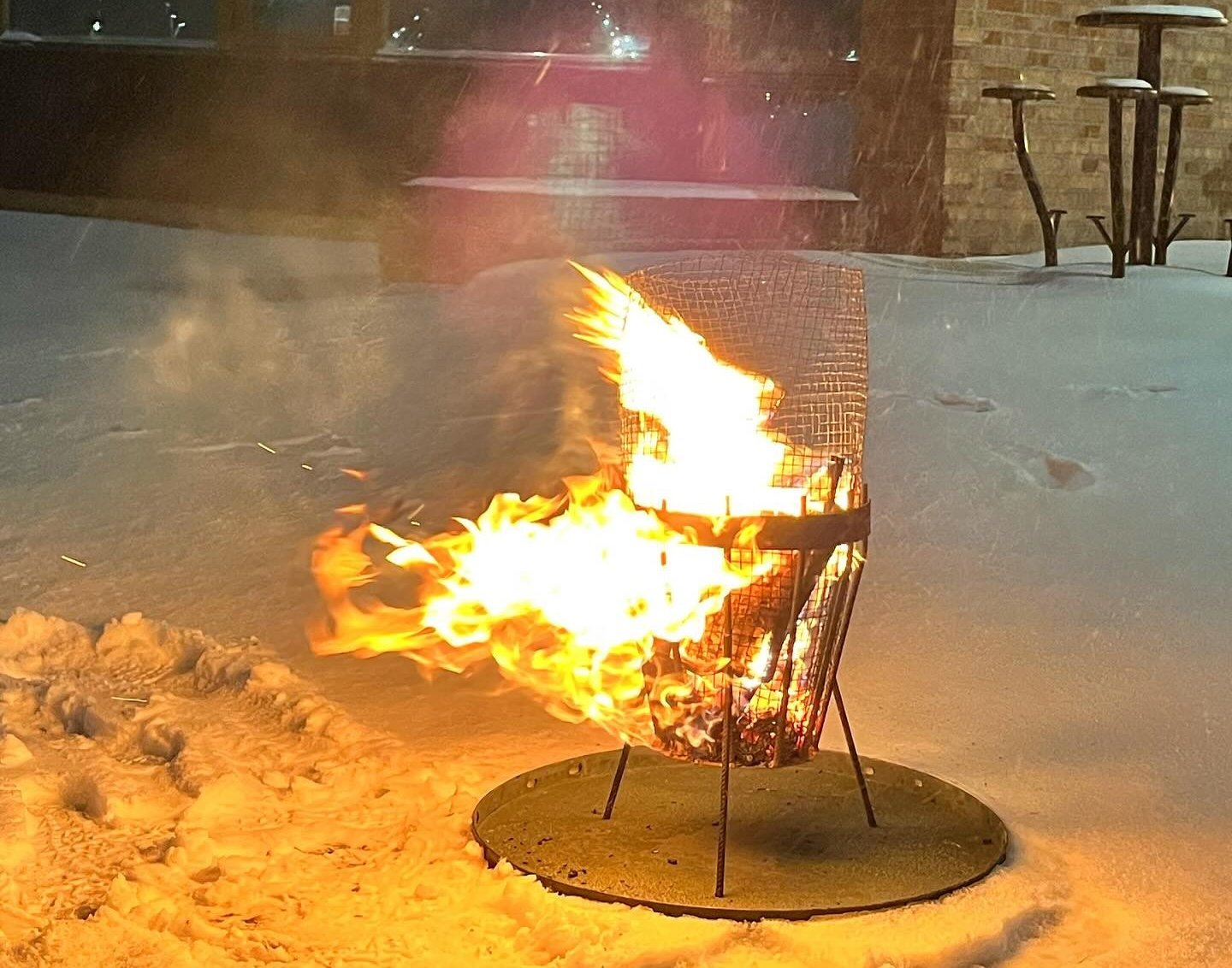 Brasa som välkomnar besökare Bildrättigheter/fotograf: Karin Hultén Brasa som välkomnar besökare Bildrättigheter/fotograf: Karin Hultén