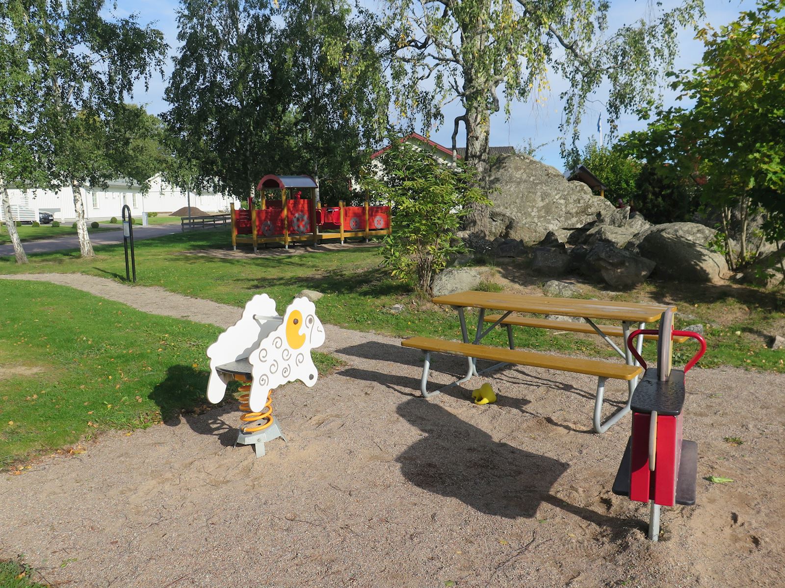 Bild från lekplatsen vid Kvarngärdet i Ransta.
