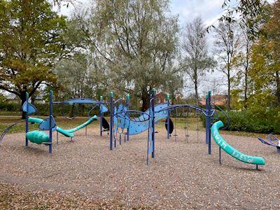 Blå lekplatsen i Stadsparken.